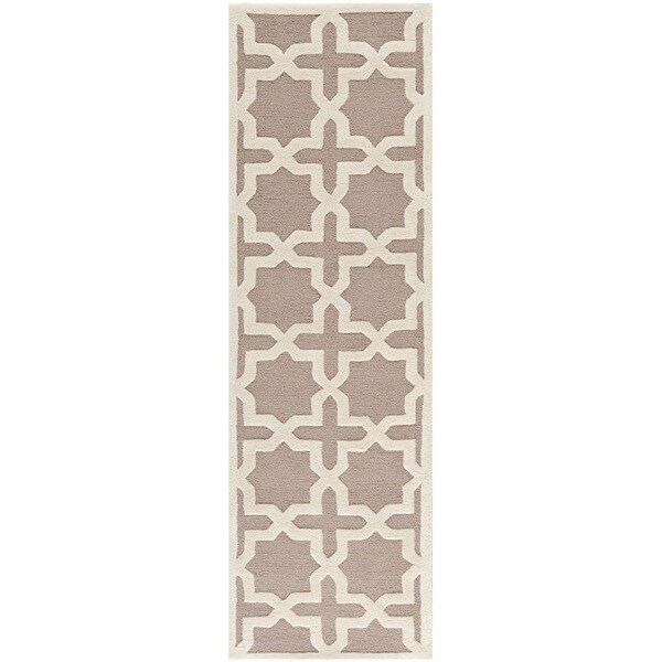 Safavieh Handmade Moroccan Cambridge Beige/ Ivory Wool Rug (26 x 14