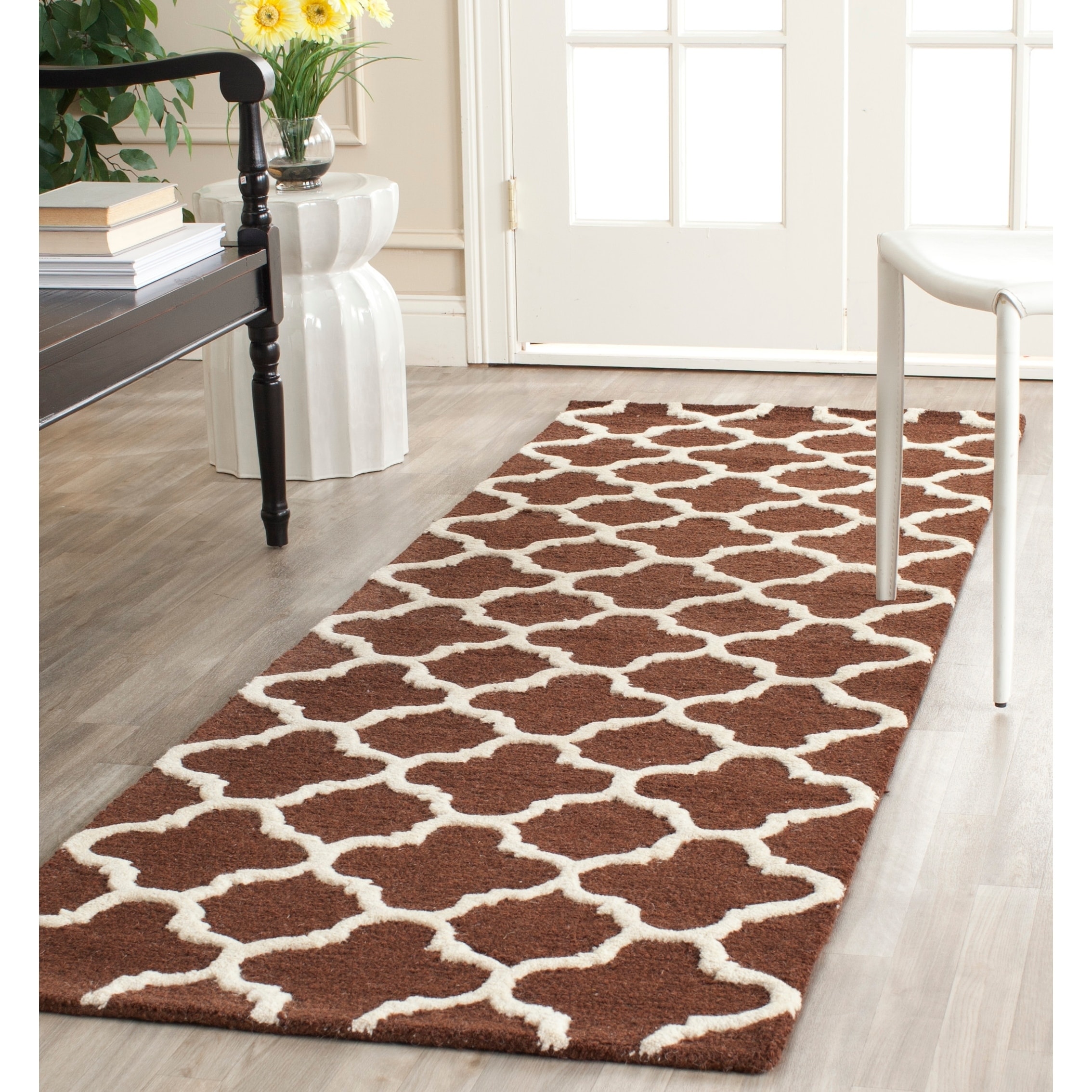 Safavieh Handmade Moroccan Cambridge Dark Brown/ Ivory Wool Runner Rug (26 X 6)