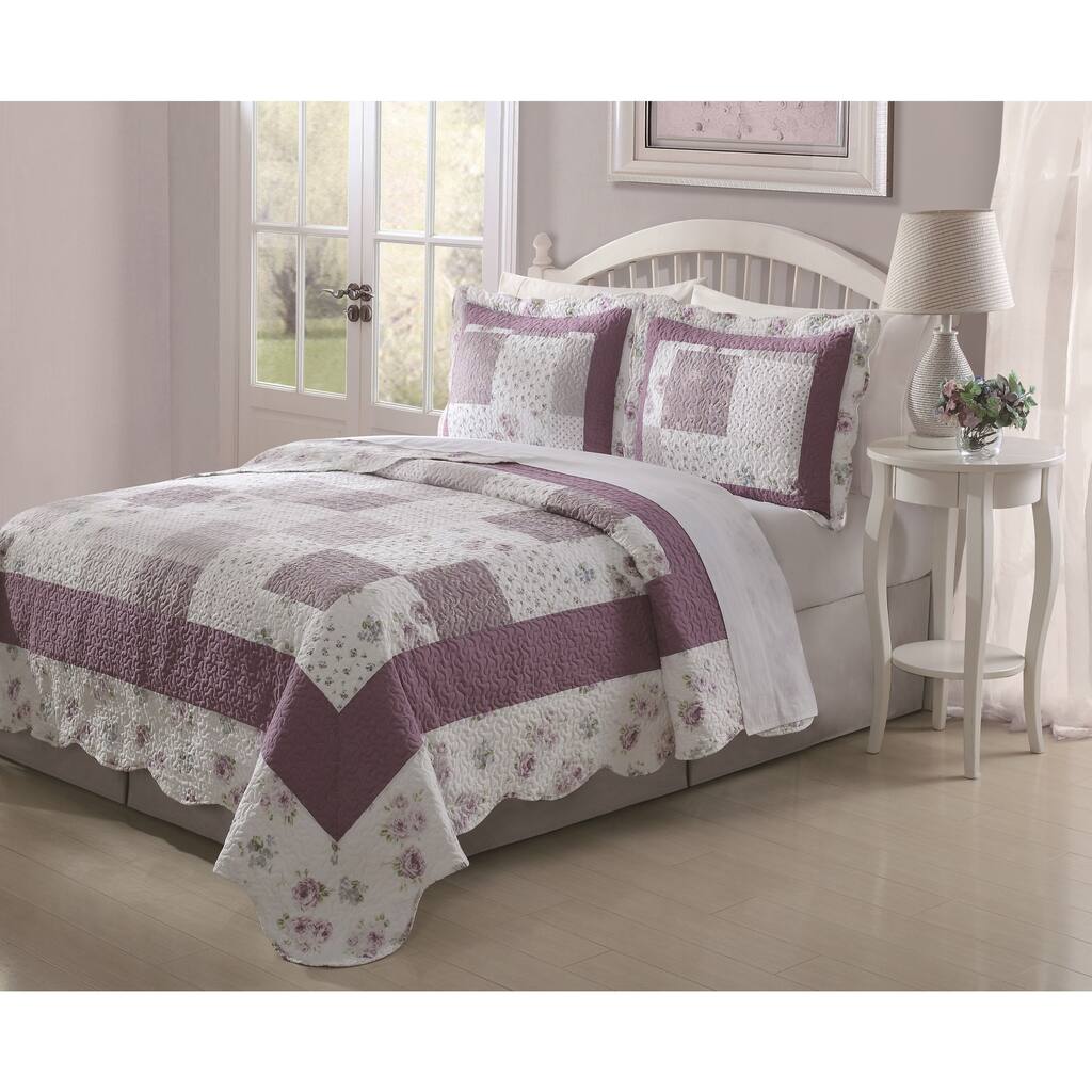 Lily 3-piece Patchwork Quilt Set