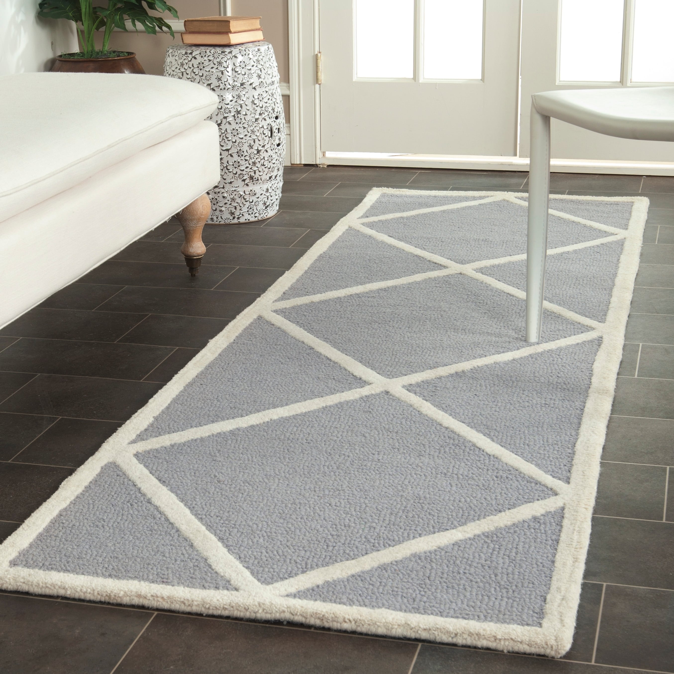 Safavieh Handmade Moroccan Cambridge Silver/ Ivory Wool Rug With Durable Backing (26 X 6)