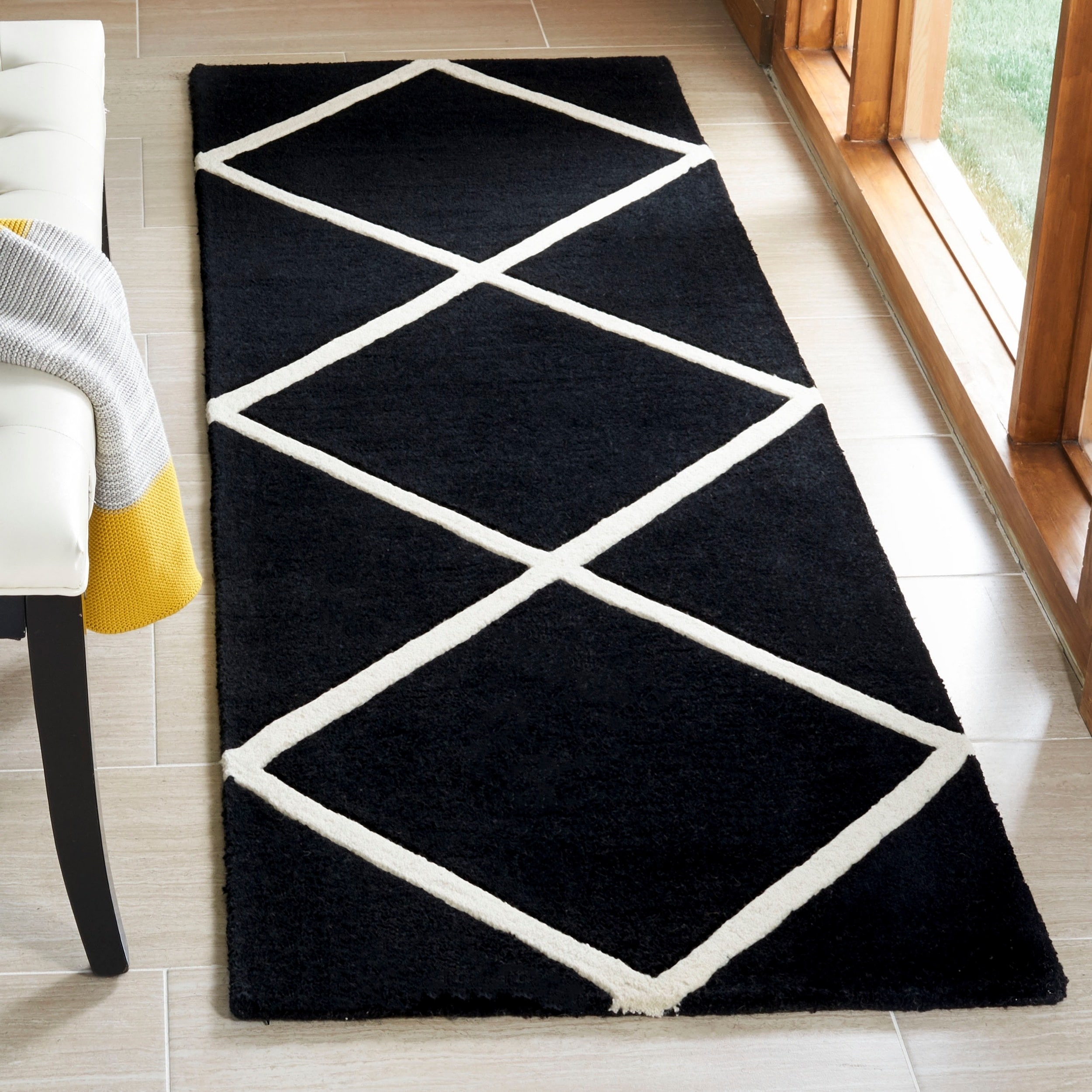 Safavieh Handmade Moroccan Chatham Black/ Ivory Wool Rug (23 X 5)