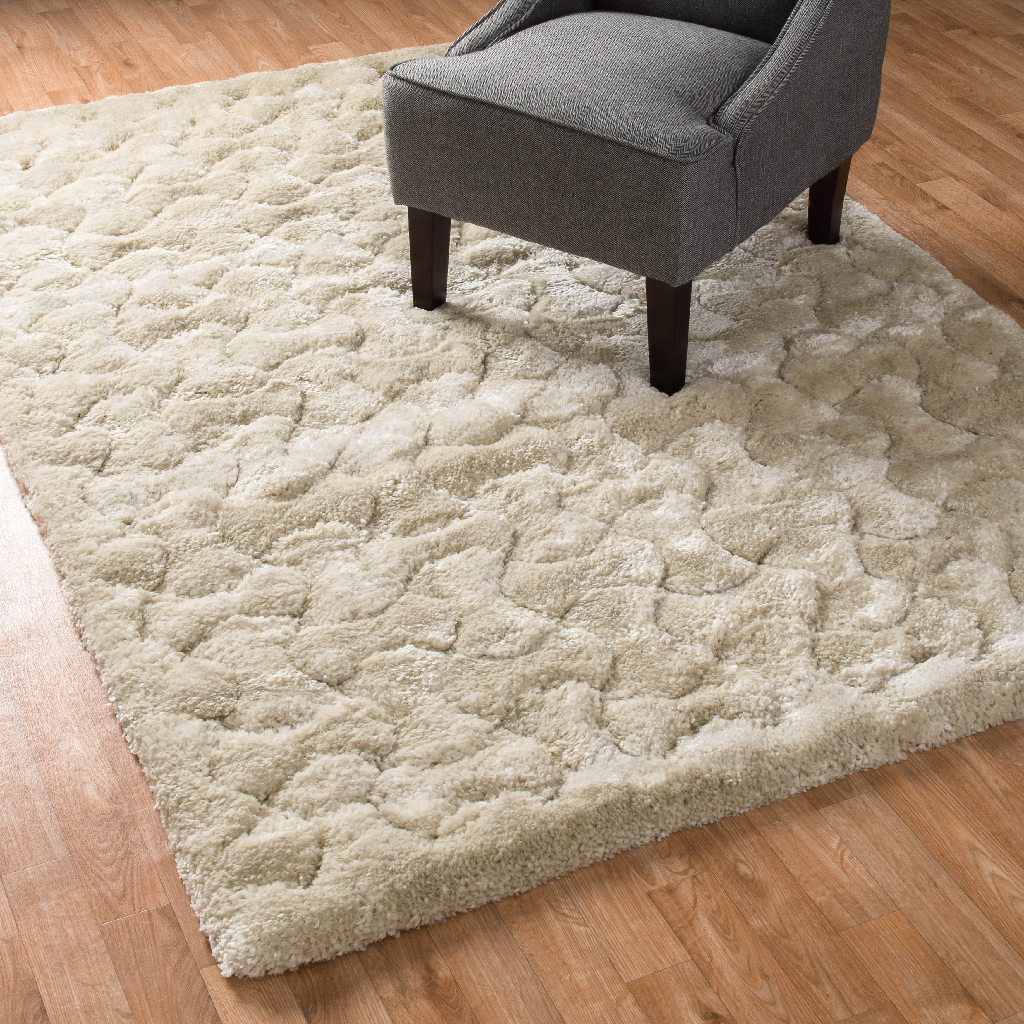 Machine made Plush Ivory Shag Area Rug (77 X 105)