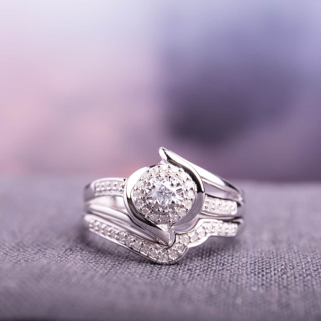 Miadora Sterling Silver 1/4ct TDW Diamond Halo Bridal Ring Set