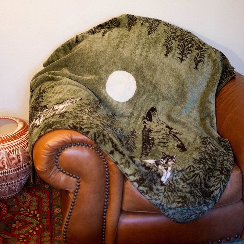 Denali Howling Wolves/Chocolate Blanket - 60x70