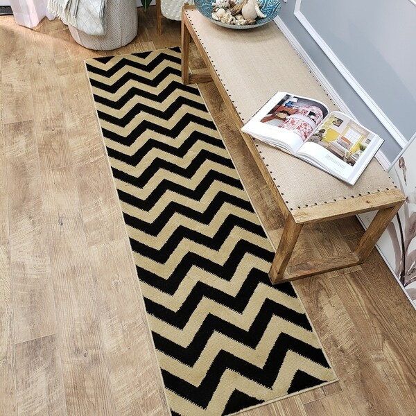 Shop Chevron Design Black And Ivory Rug 2 7 X 10 Runner