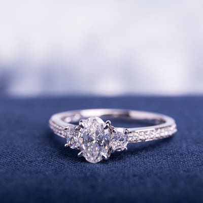 Miadora Signature Collection 14k White Gold 1 1/10ct TDW Oval-cut Diamond Engagement Ring