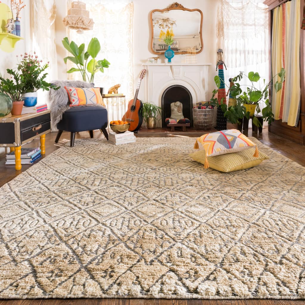 Hand-knotted Phoenix Shell Rug
