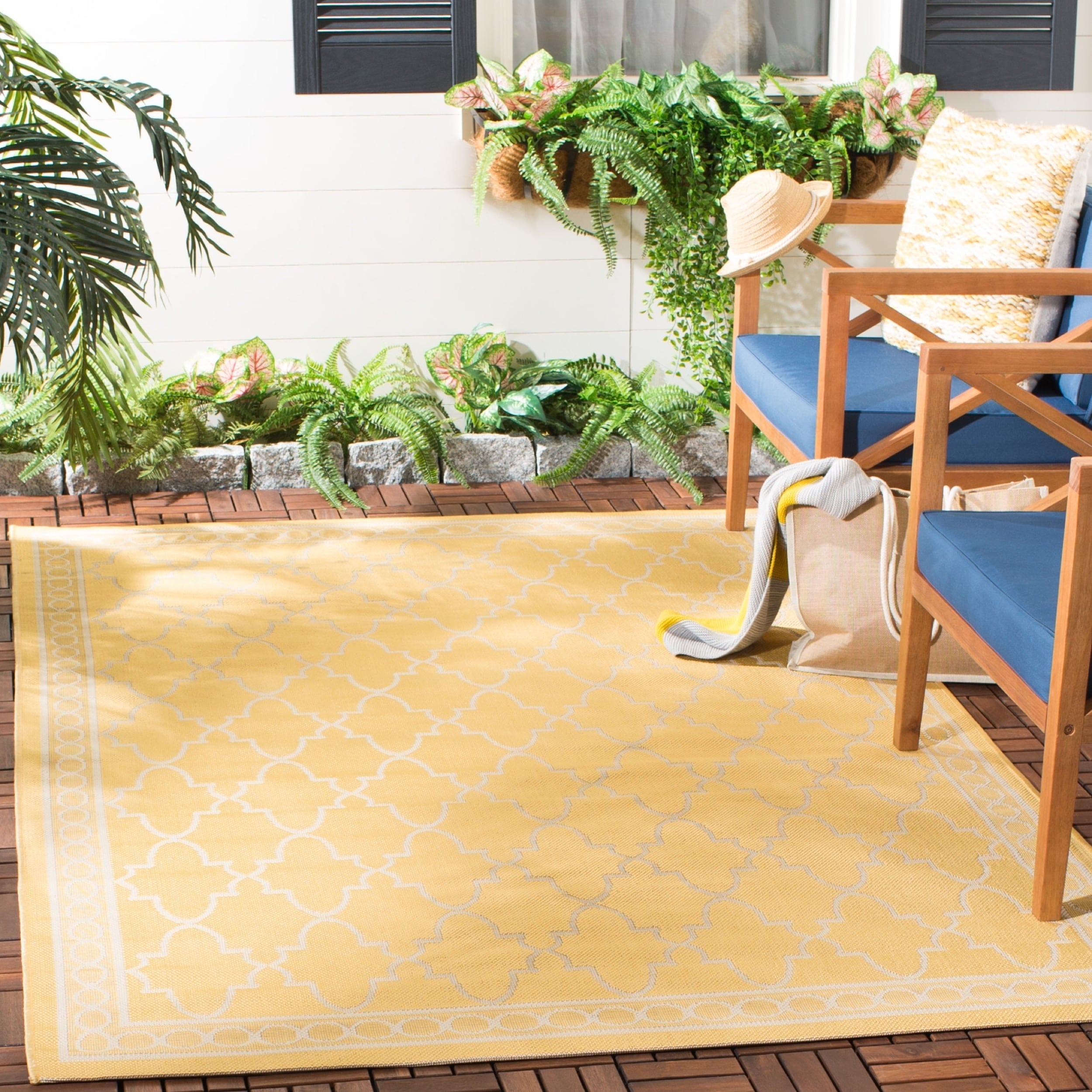 Safavieh Indoor/ Outdoor Courtyard Yellow/ Beige Rug (27 X 5)