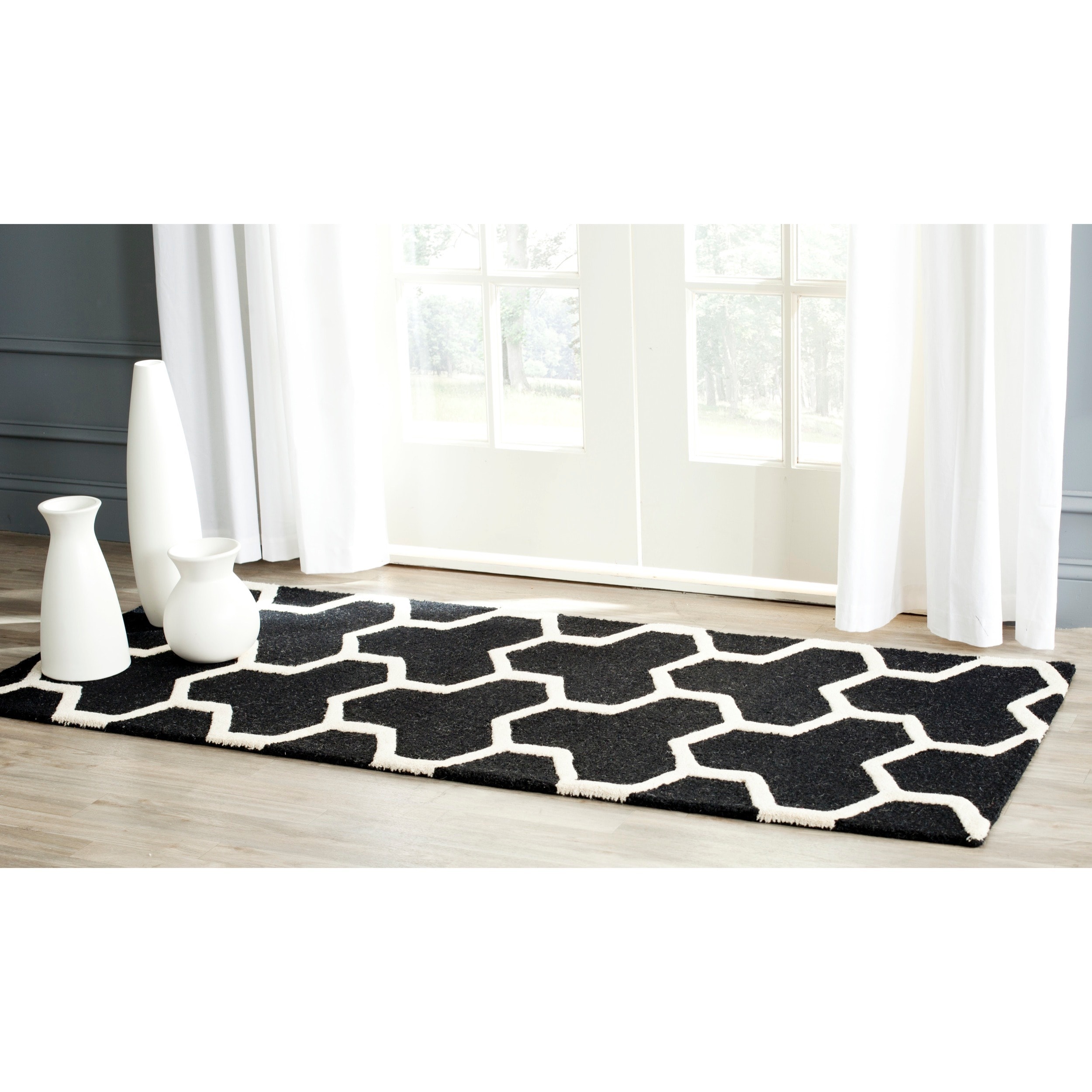 Safavieh Handmade Moroccan Cambridge Black/ Ivory Wool Runner Rug (26 X 6)