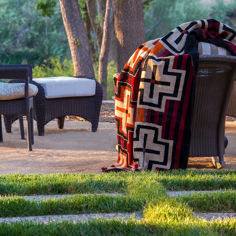 Denali Bounty Red/Black Blanket - 60x70