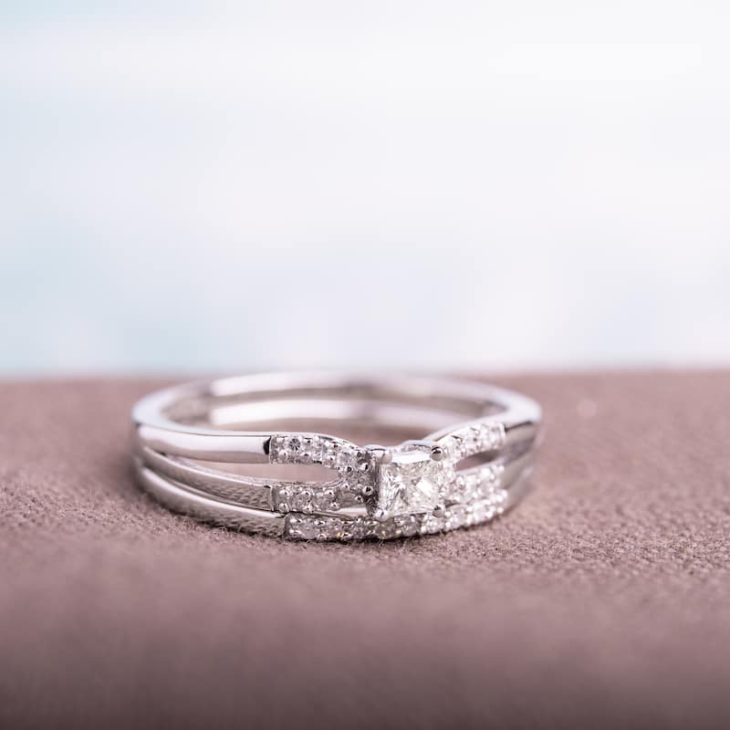 Miadora Sterling Silver 1/5ct TDW Diamond Split Shank Bridal Ring Set