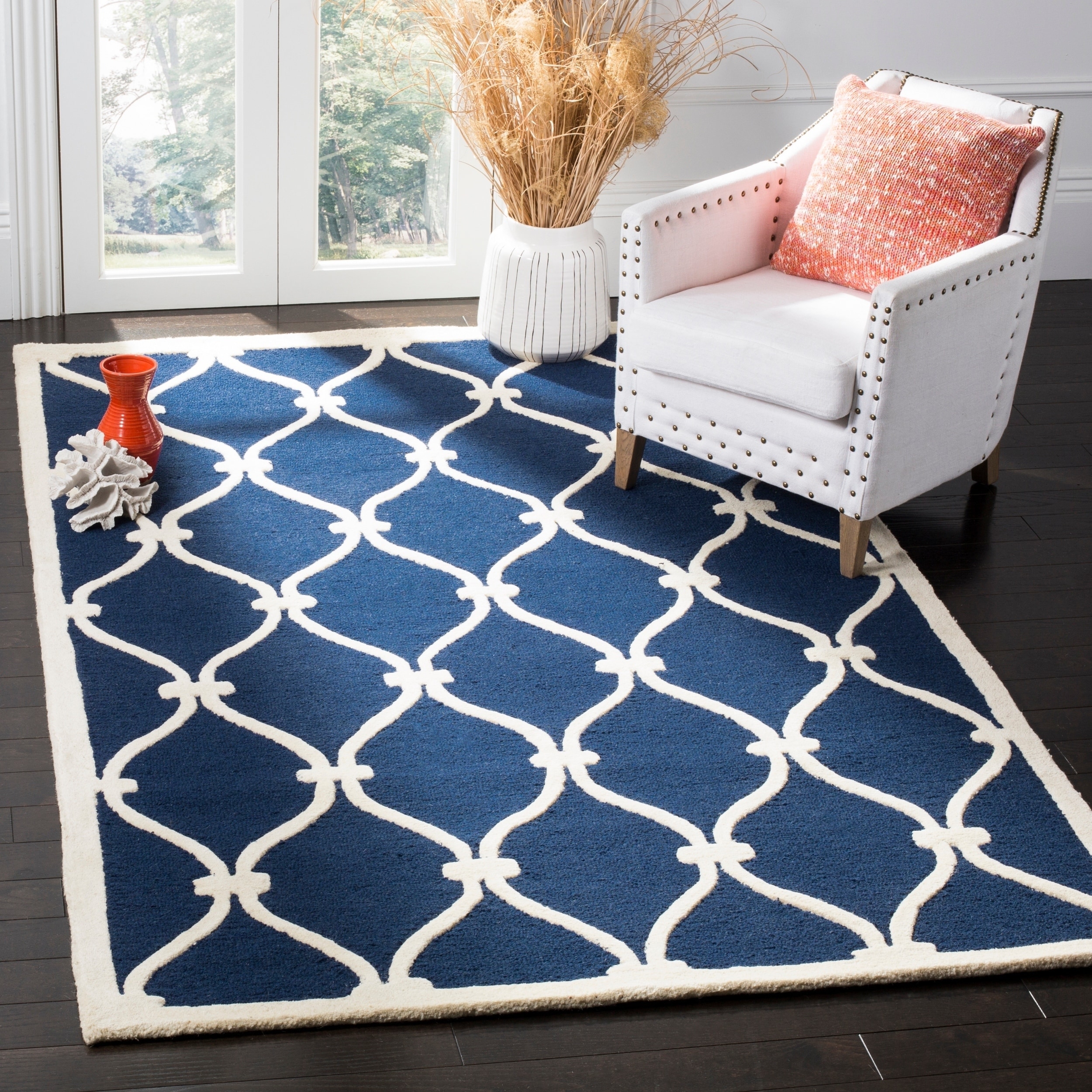 Safavieh Handmade Moroccan Cambridge Canvas backed Navy/ Ivory Wool Rug (4 X 6)