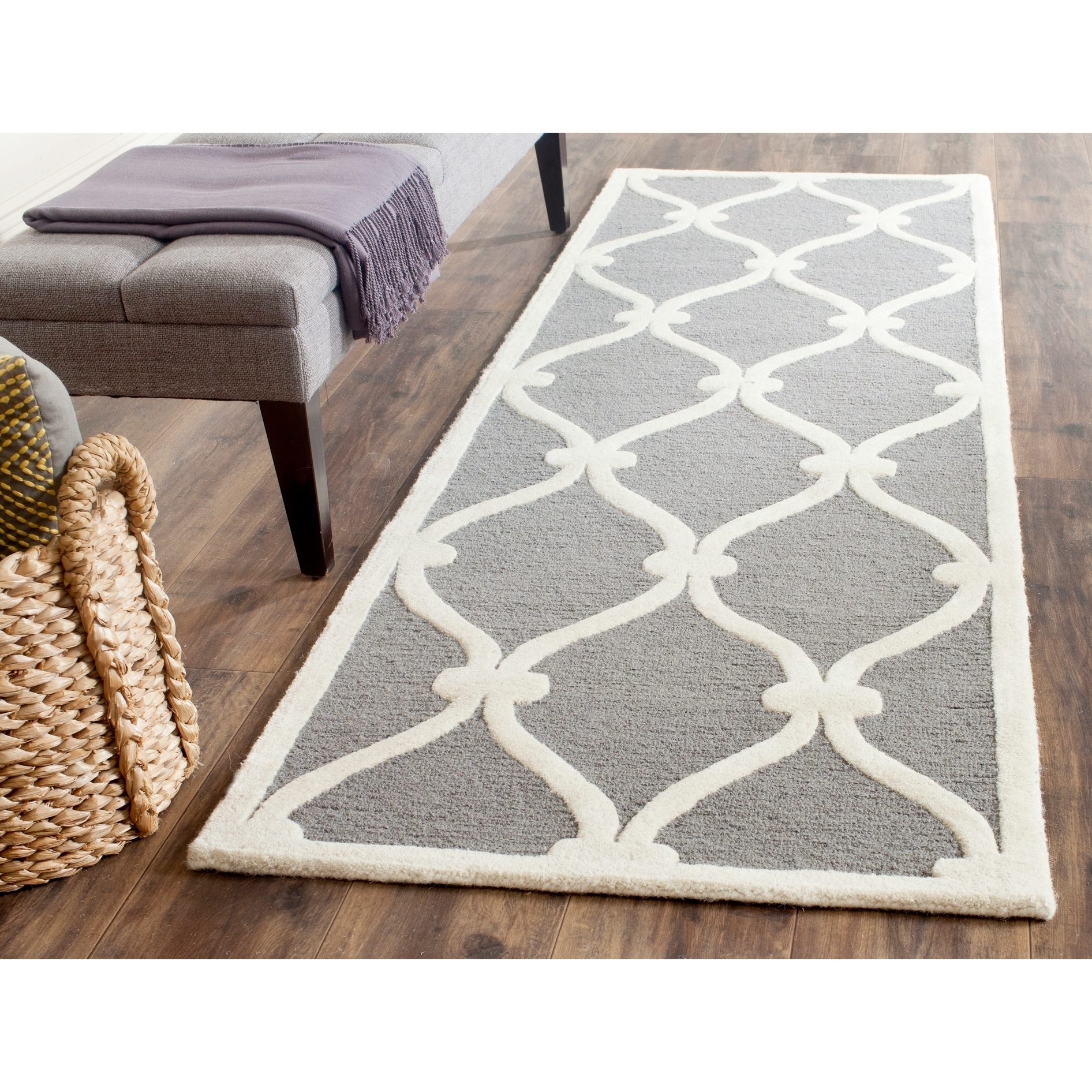 Safavieh Handmade Moroccan Cambridge Dark Grey/ Ivory Wool Rug (26 X 8)