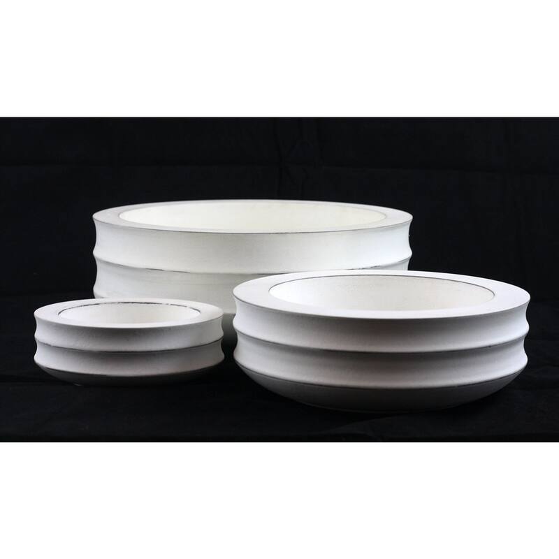 Handmade 3-piece Acacia Wood Bowls (India) - 3 bowls