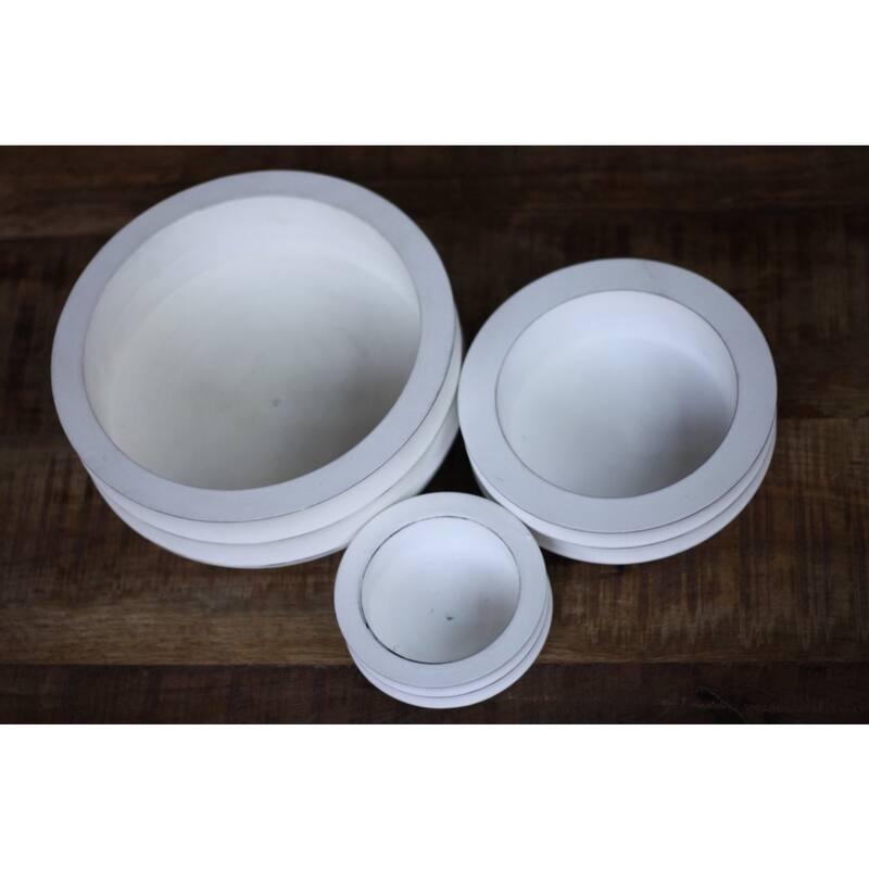 Handmade 3-piece Acacia Wood Bowls (India) - 3 bowls