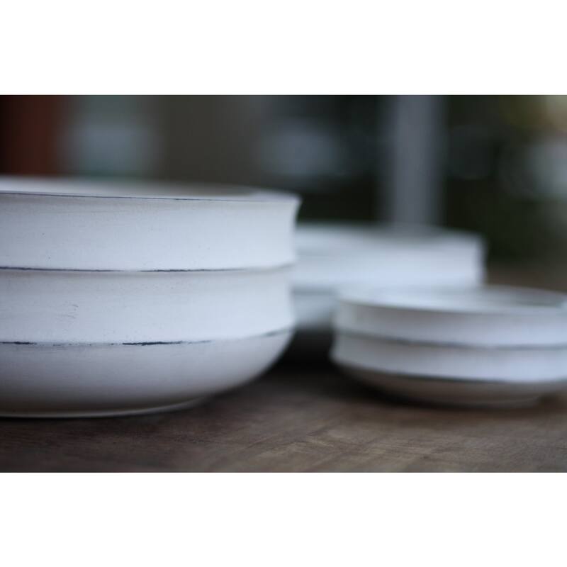 Handmade 3-piece Acacia Wood Bowls (India) - 3 bowls