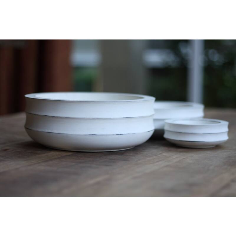 Handmade 3-piece Acacia Wood Bowls (India) - 3 bowls