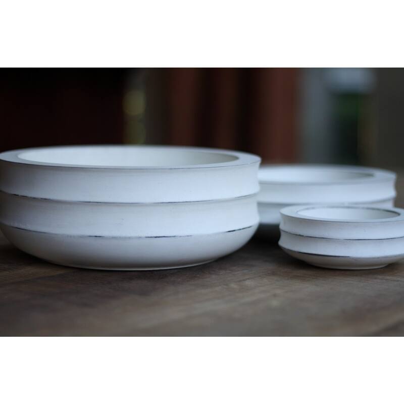 Handmade 3-piece Acacia Wood Bowls (India) - 3 bowls