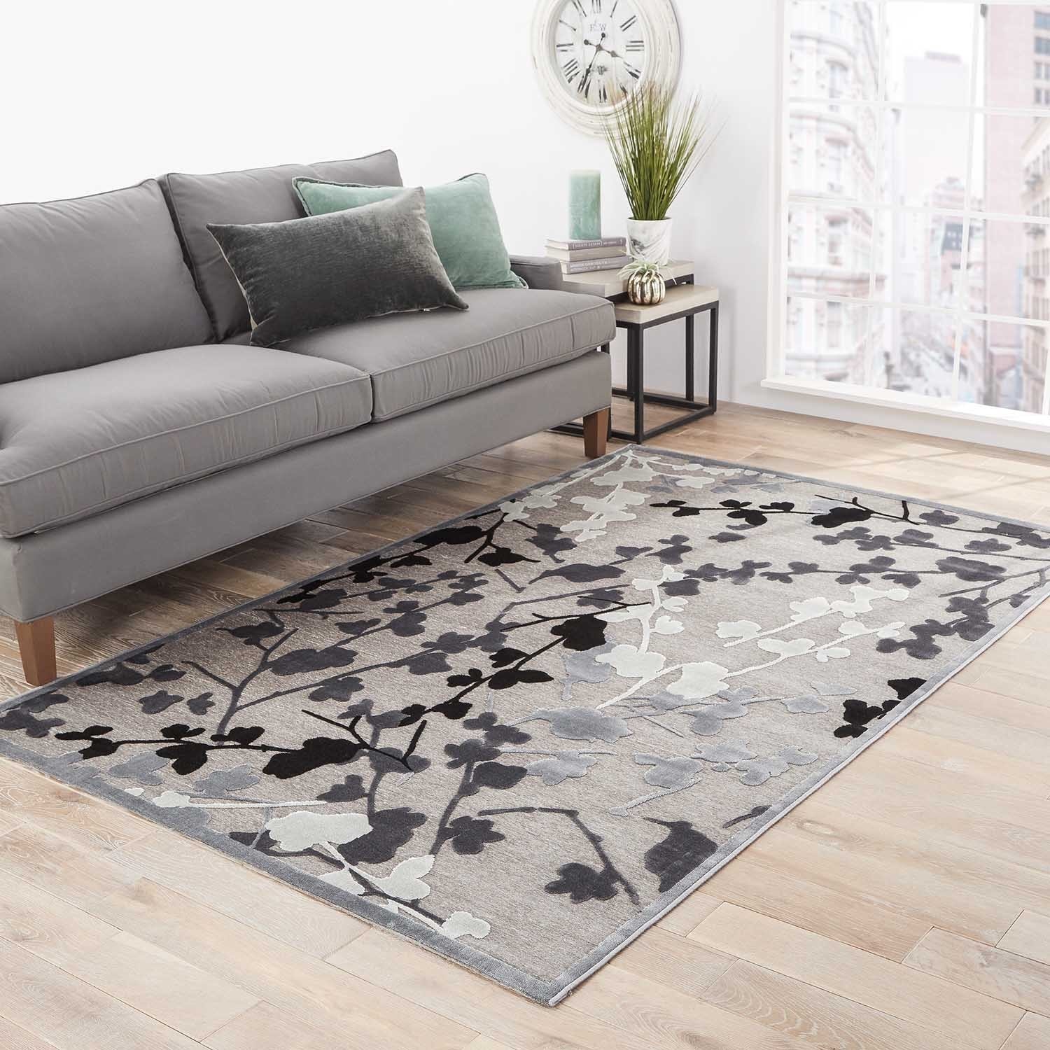 Handmade Floral Pattern Gray/ Black Art Silk/ Chenille Rug (76 X 96)