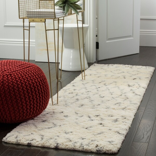 Safavieh Handmade Casablanca Shag Ardith Tribal Wool Rug