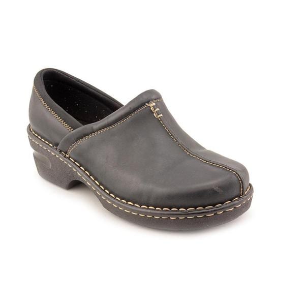 eastland women's clogs