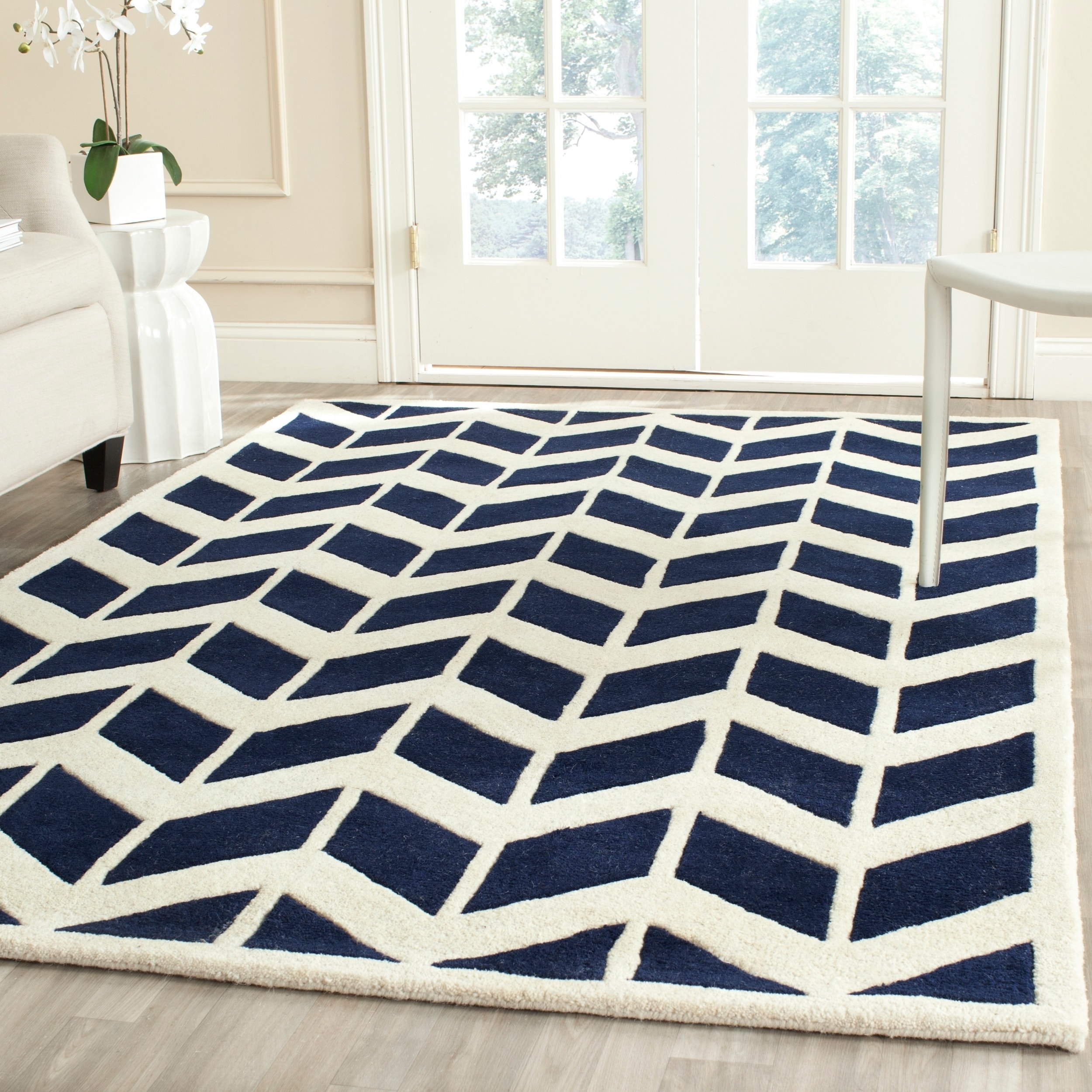 Safavieh Handmade Moroccan Chatham Zigzag pattern Dark Blue/ Ivory Wool Rug (5 X 8)