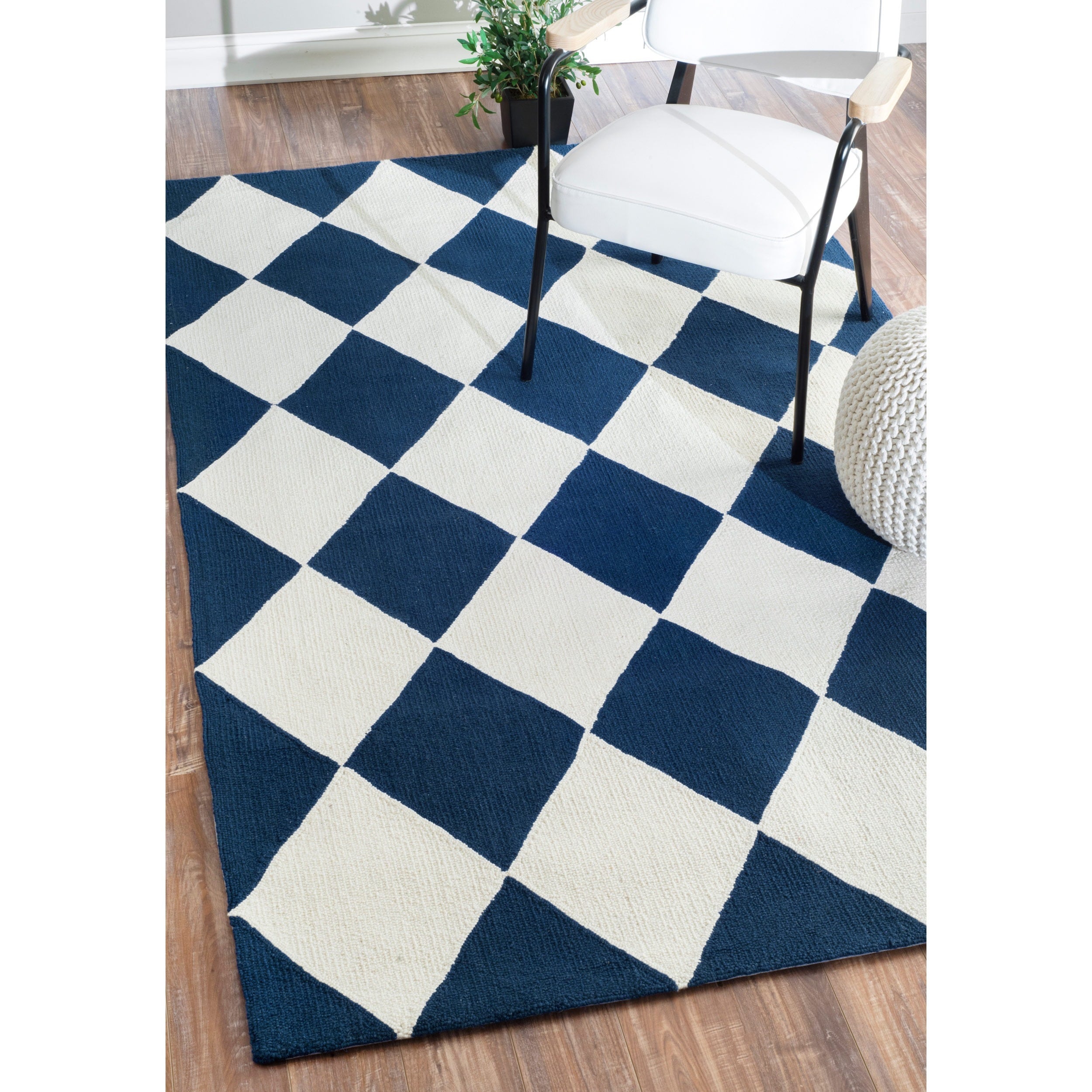 Nuloom Hand hooked Diamond Boxes Blue Wool Rug (76 X 96)