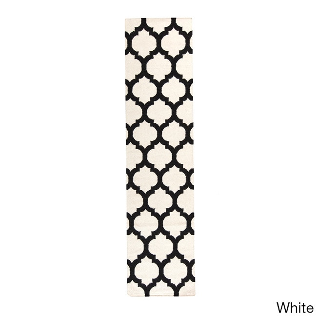 Hand woven Samick Moroccan Trellis Flatweave Wool Runner Rug (26 X 8)