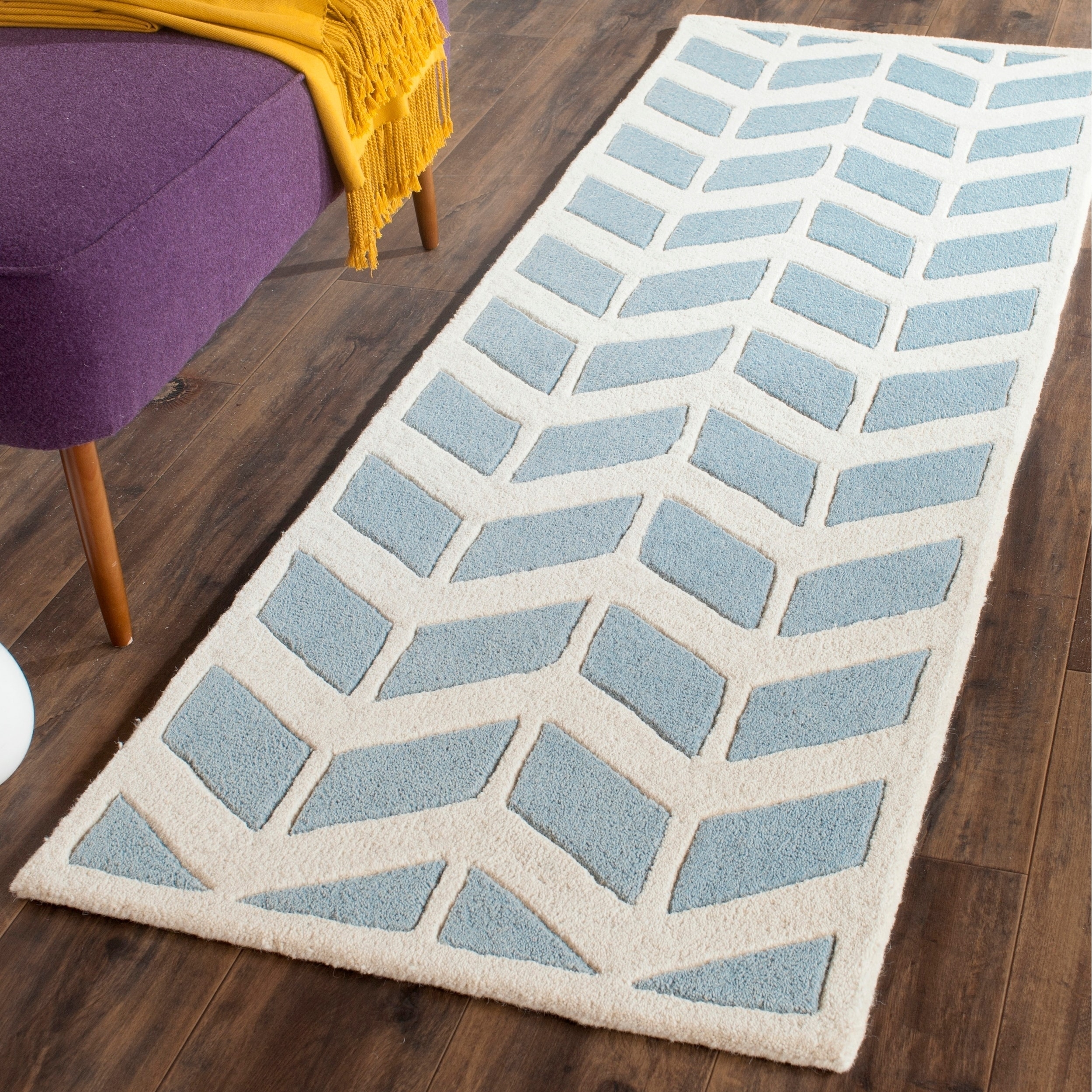 Safavieh Handmade Moroccan Chatham Blue/ Ivory Wool Rug With Durable Backing (23 X 7)