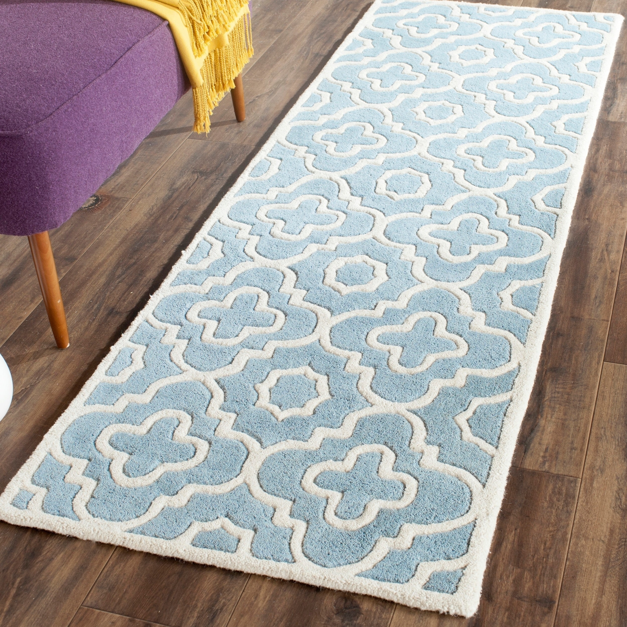 Safavieh Handmade Moroccan Chatham Blue/ Ivory Wool Rug (23 X 7)