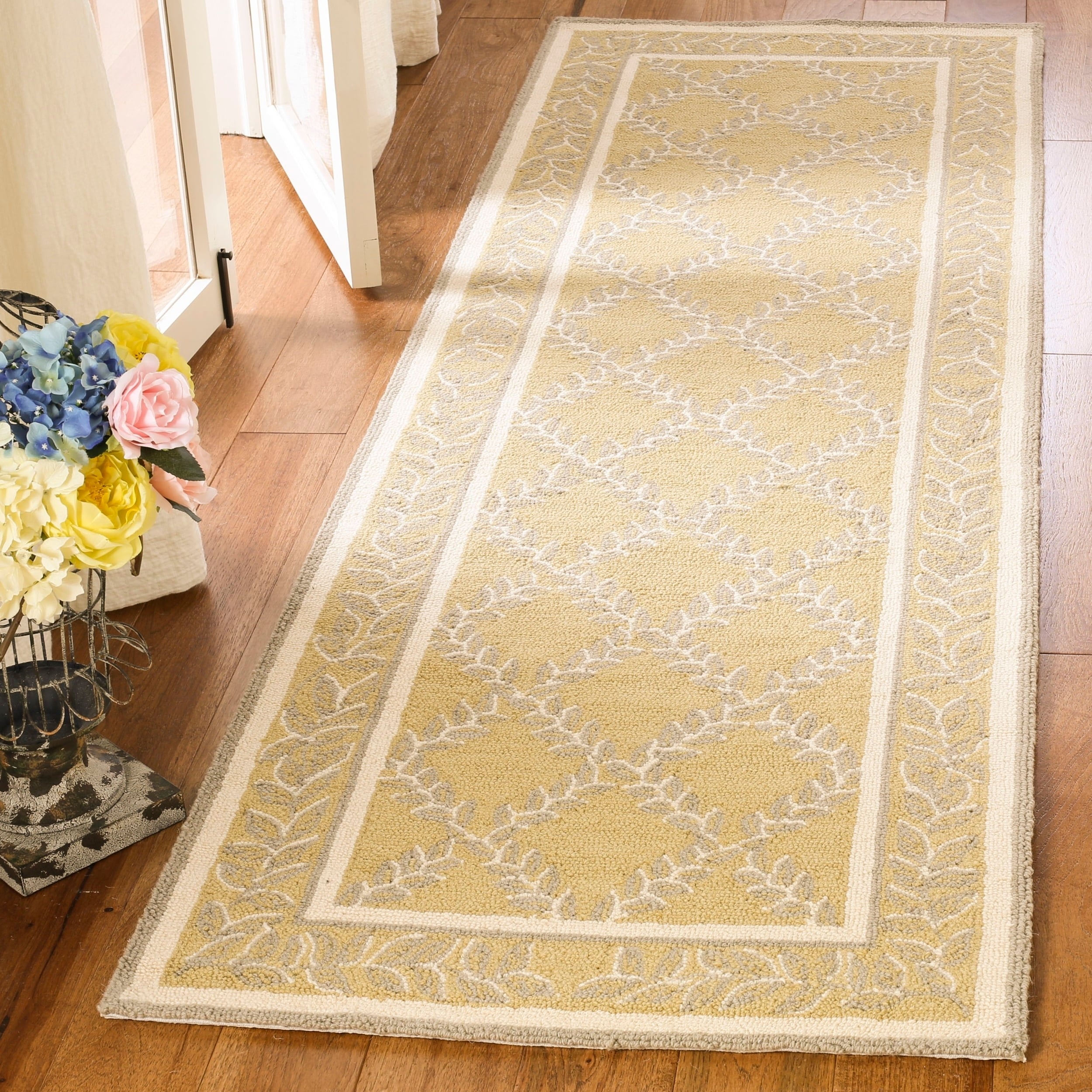 Safavieh Hand hooked Chelsea Yellow/ Grey Wool Rug (26 X 10)