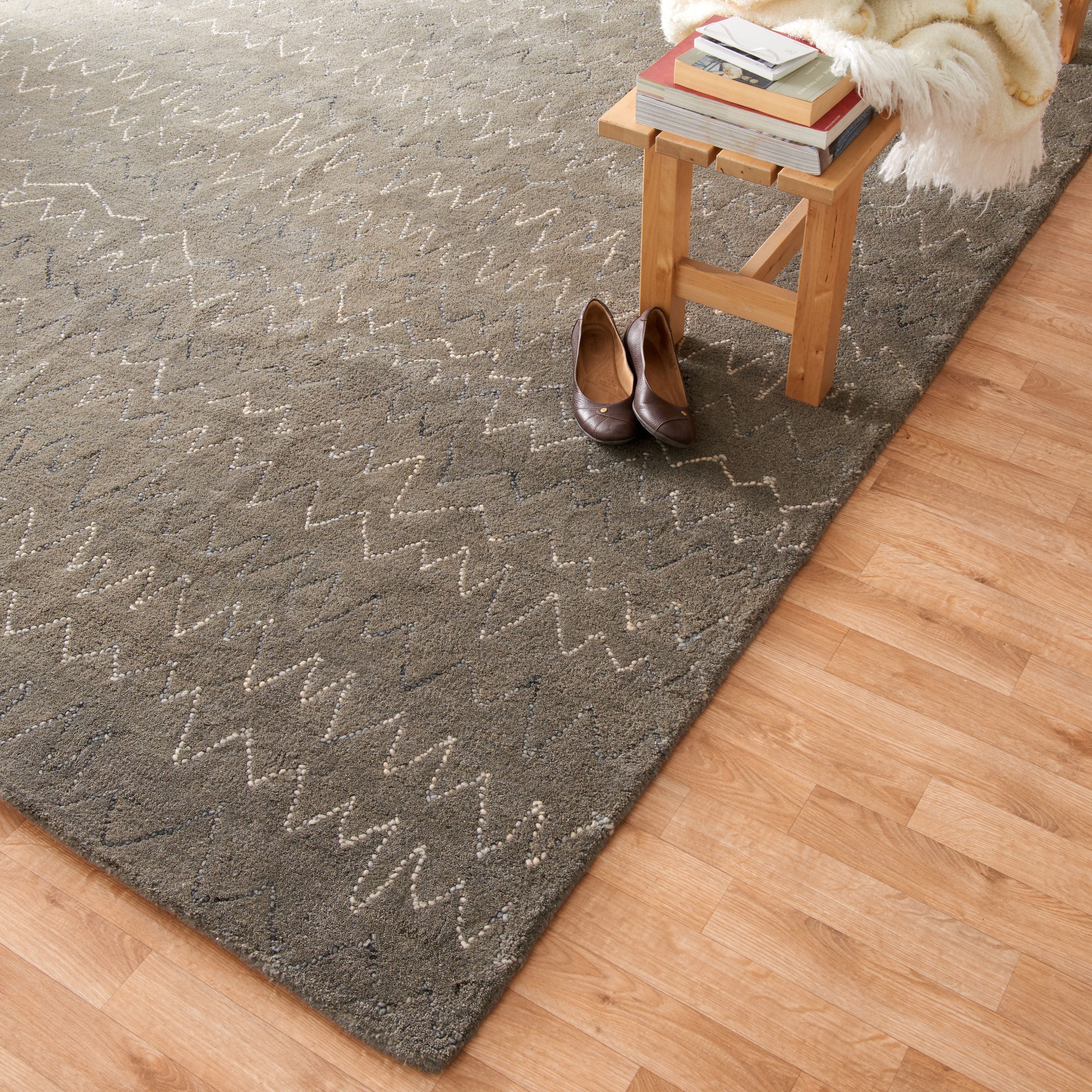 Hand tufted Dawson Grey Wool Rug (50 X 76)