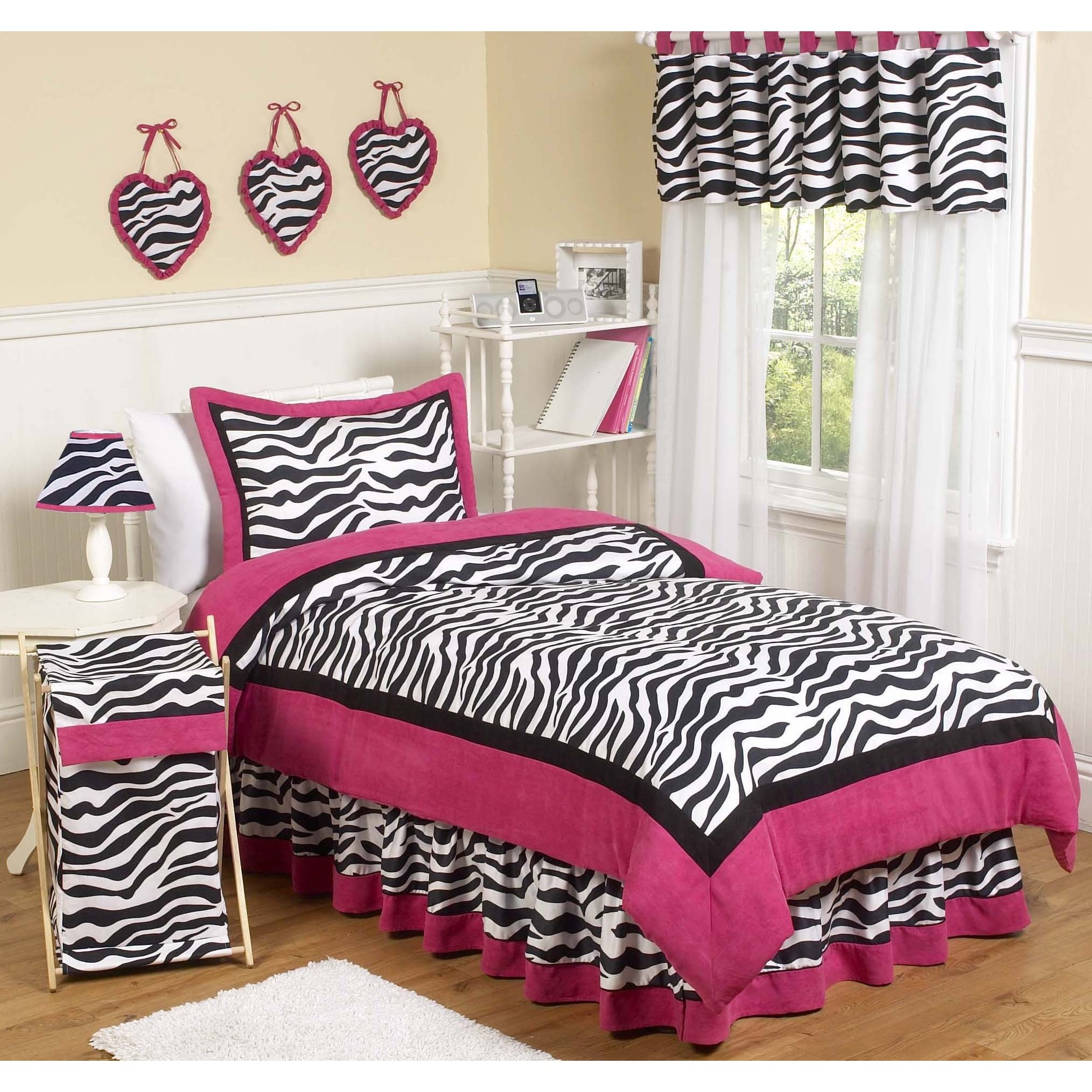 Sweet Jojo Designs Girls Zebra 4 piece Twin Comforter Set (Black/ white/ pinkMaterials Polyester microsuedeFill material PolyesterCare instructions Machine washableBrand Sweet Jojo DesignsComforter 62 inches wide x 86 inches longSham 20 inches wide 