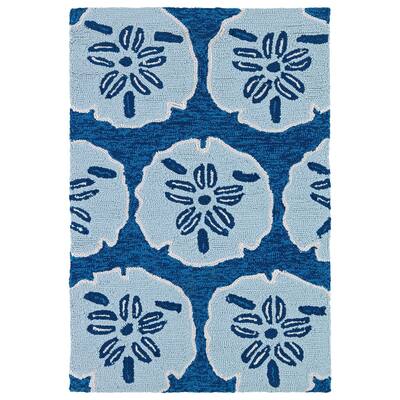 Luau Blue Sand Dollar Indoor/ Outdoor Area Rug (2' x 3') - 2' x 3'