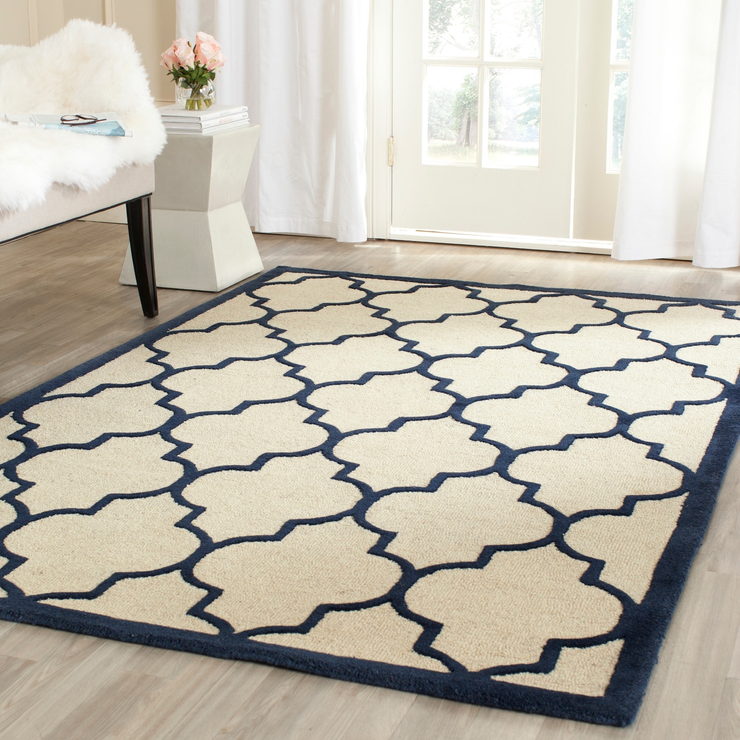 Safavieh Handmade Moroccan Cambridge Ivory/ Navy Wool Rug (4 X 6)