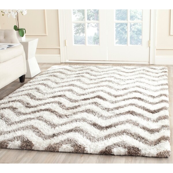 Safavieh Handmade Barcelona Shag Ivory/ Silver Chevron Polyester Rug - 8' x 10'