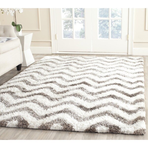 Safavieh Handmade Barcelona Shag Ivory/ Silver Chevron Polyester Rug - 8' x 10'