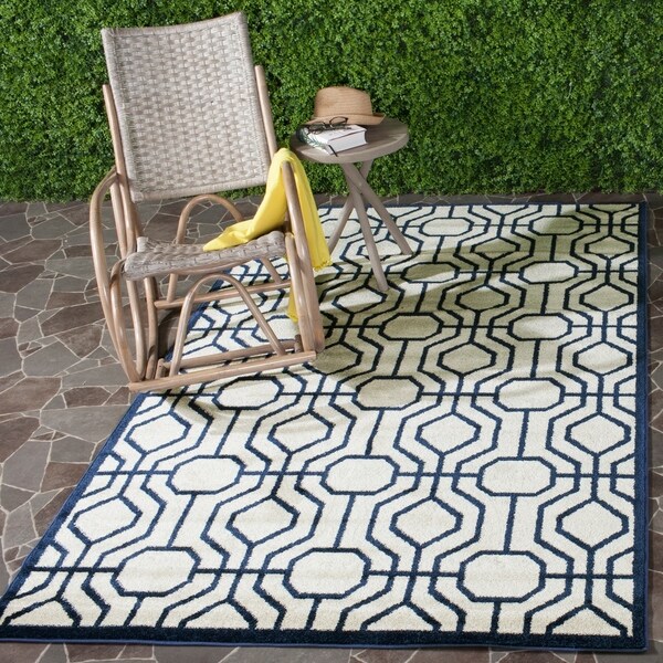 Safavieh Amherst Indoor/ Outdoor Ivory/ Navy Rug - 8' x 10'