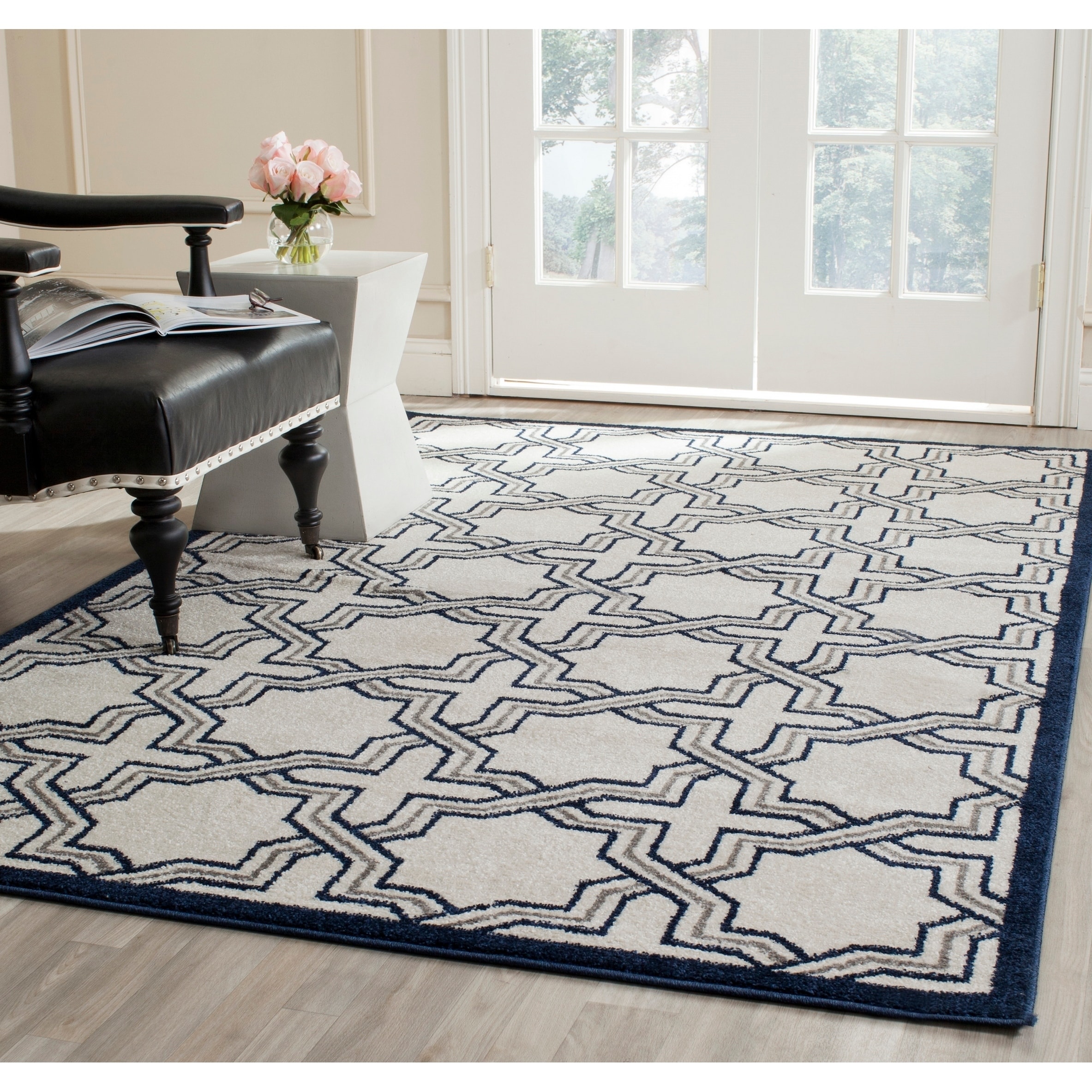 Safavieh Amherst Indoor/ Outdoor Ivory/ Navy Rug (8 X 10)