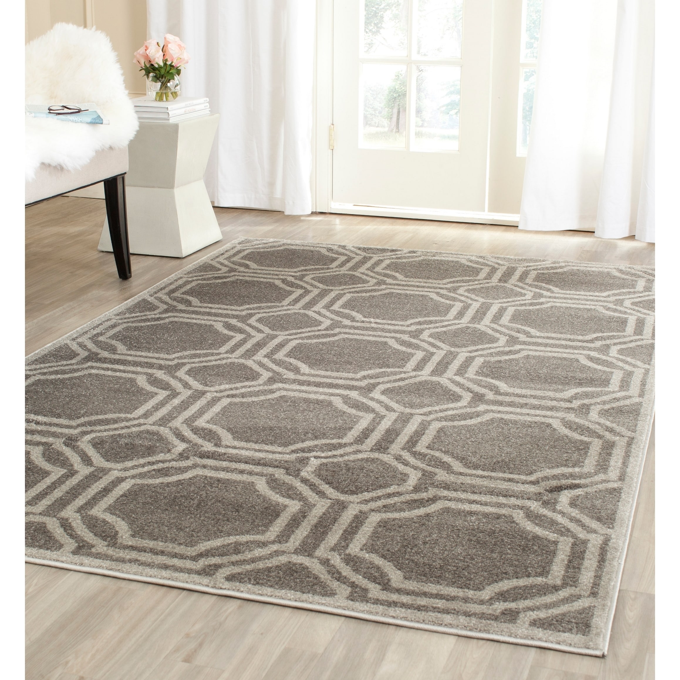 Safavieh Amherst Indoor/ Outdoor Grey/ Light Grey Rug (5 X 8)