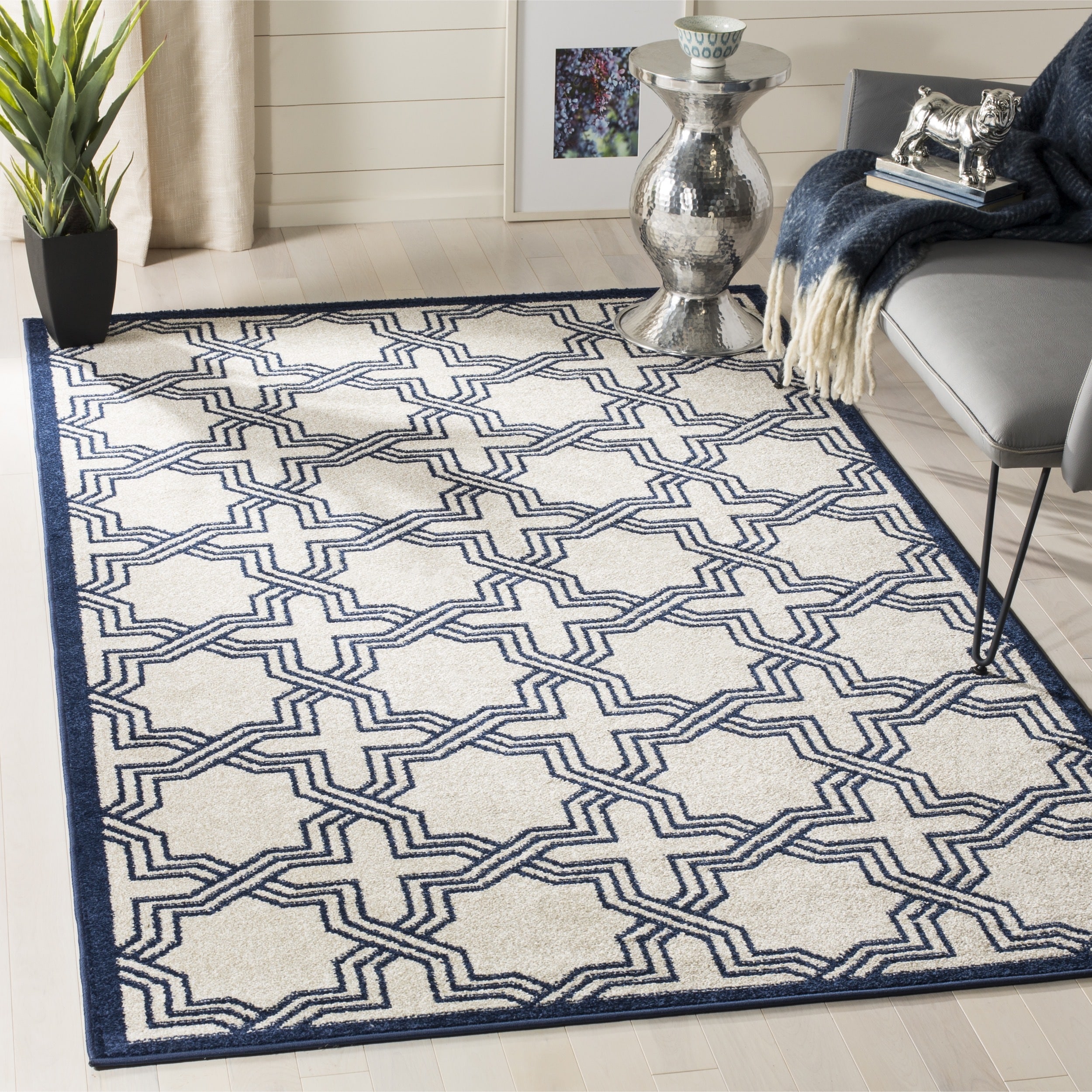 Safavieh Amherst Indoor/ Outdoor Ivory/ Navy Rug (3 X 5)