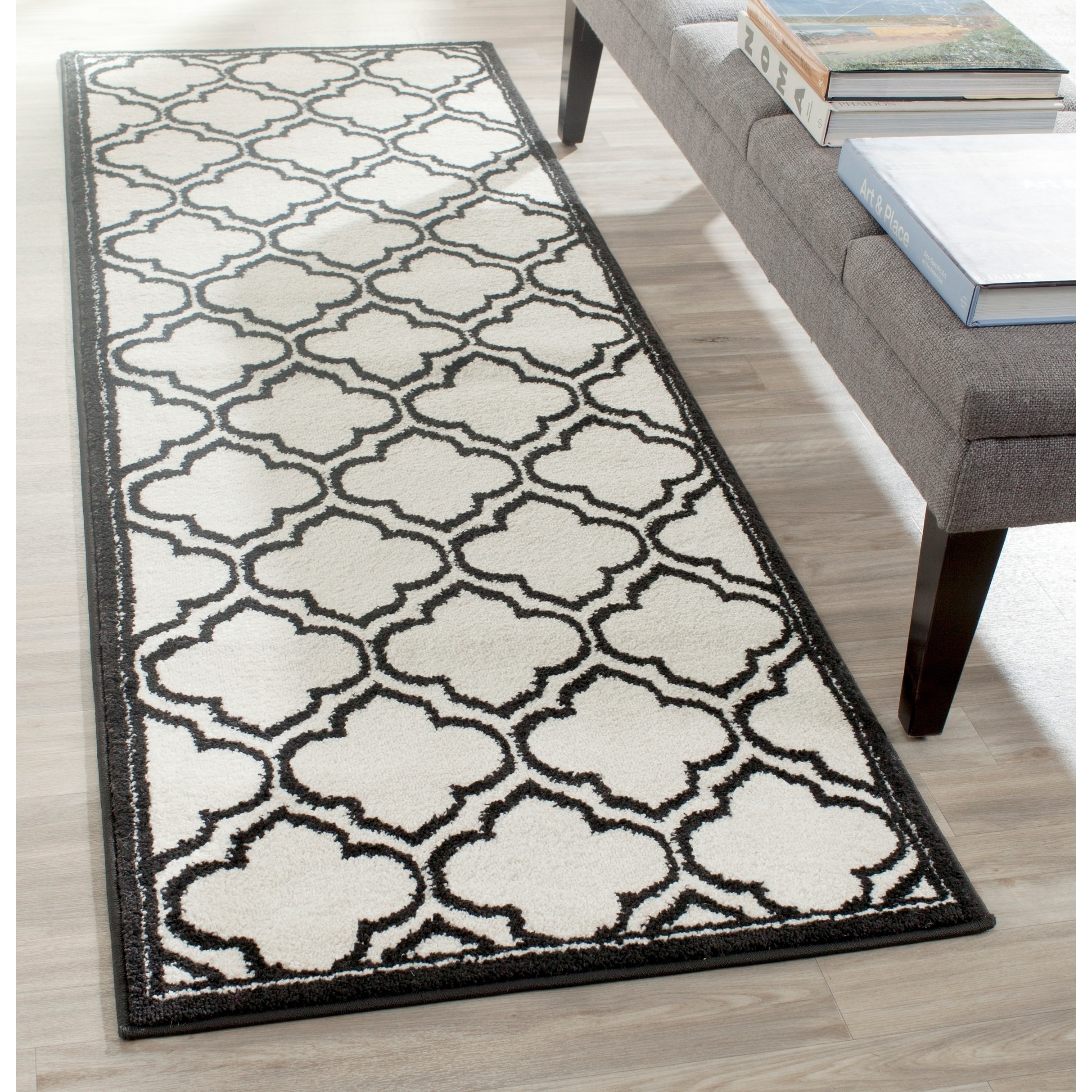 Safavieh Amherst Indoor/ Outdoor Ivory/ Anthracite Rug (23 X 7)