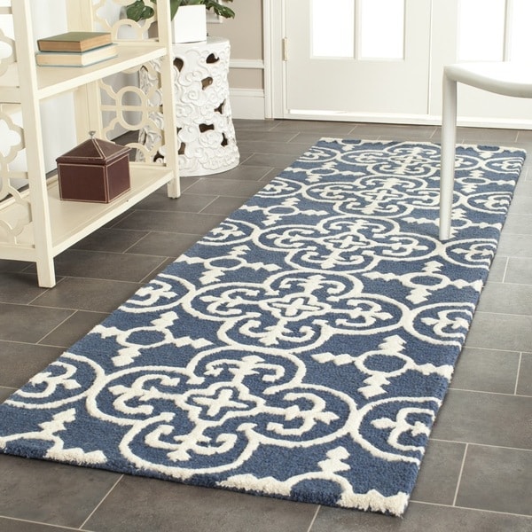 Safavieh Handmade Moroccan Cambridge Navy/ Ivory Wool Rug (2'6 x 20')