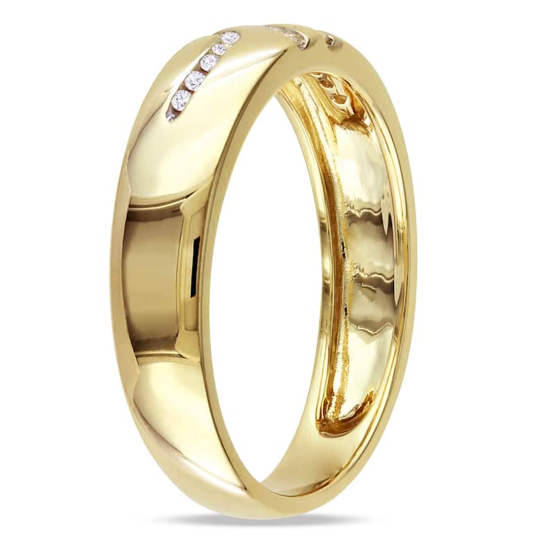 Miadora 10k Yellow Gold Men's 1/10ct TDW Diamond Wedding Band Ring