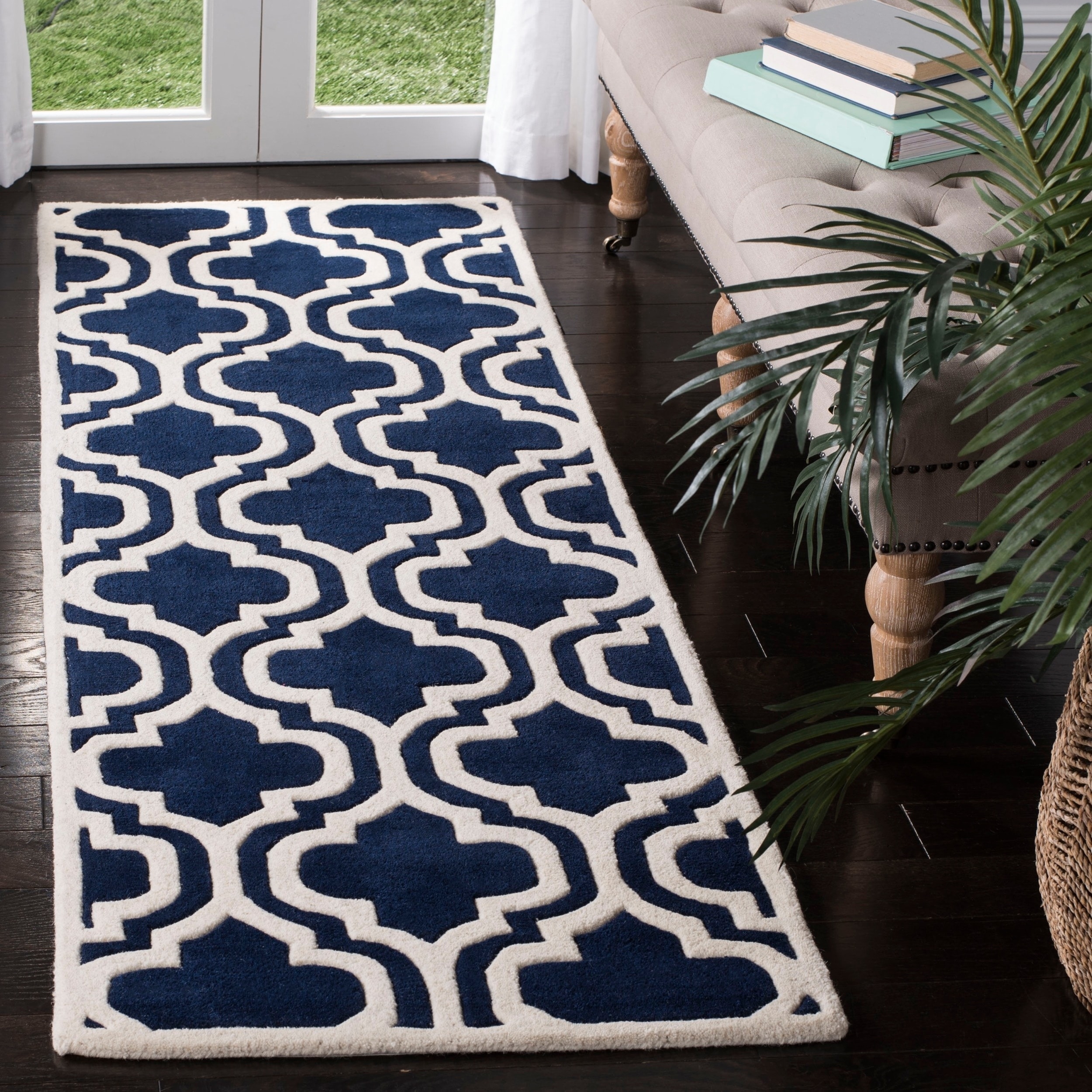 Safavieh Handmade Moroccan Chatham Dark Blue/ Ivory Wool Rug (23 X 11)