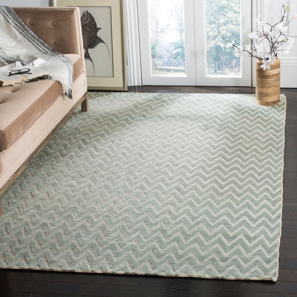 Safavieh Hand-knotted Santa Fe Chevron Light Grey/ Silver Wool Rug - 8' x 10'