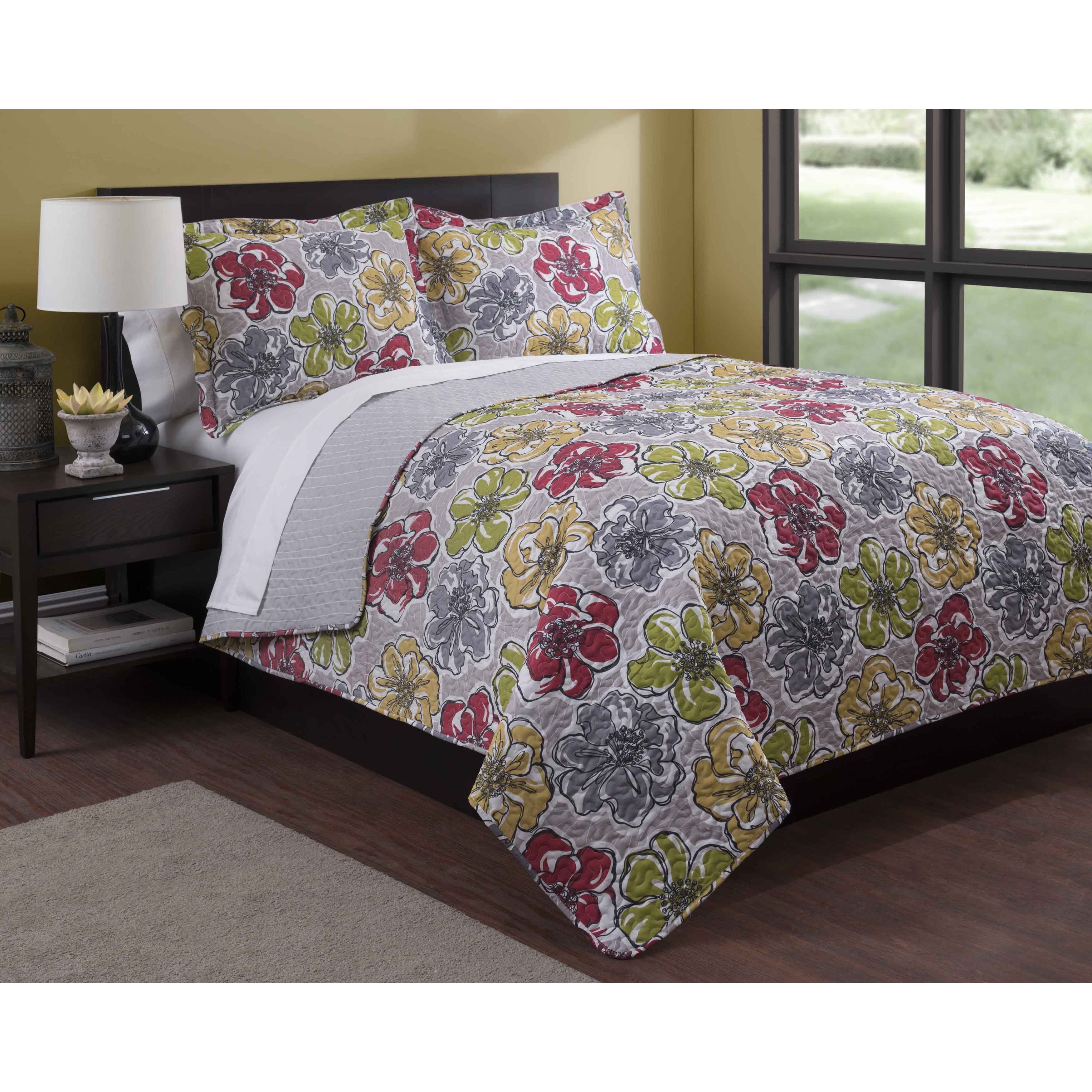 Floral Fantasy 3 piece Quilt Set