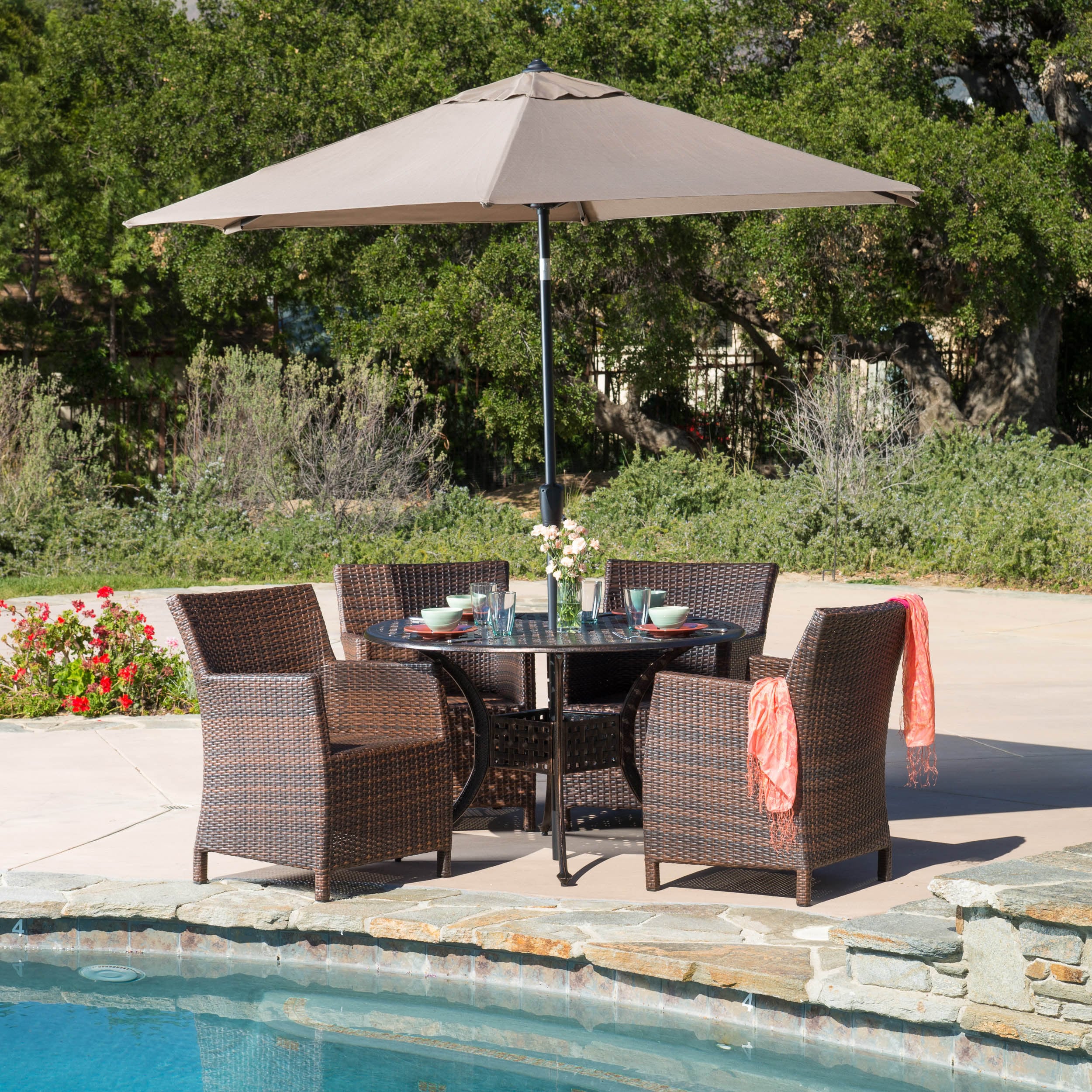 Christopher Knight Home Dawn Circular Outdoor Cast And Wicker 5 piece Set