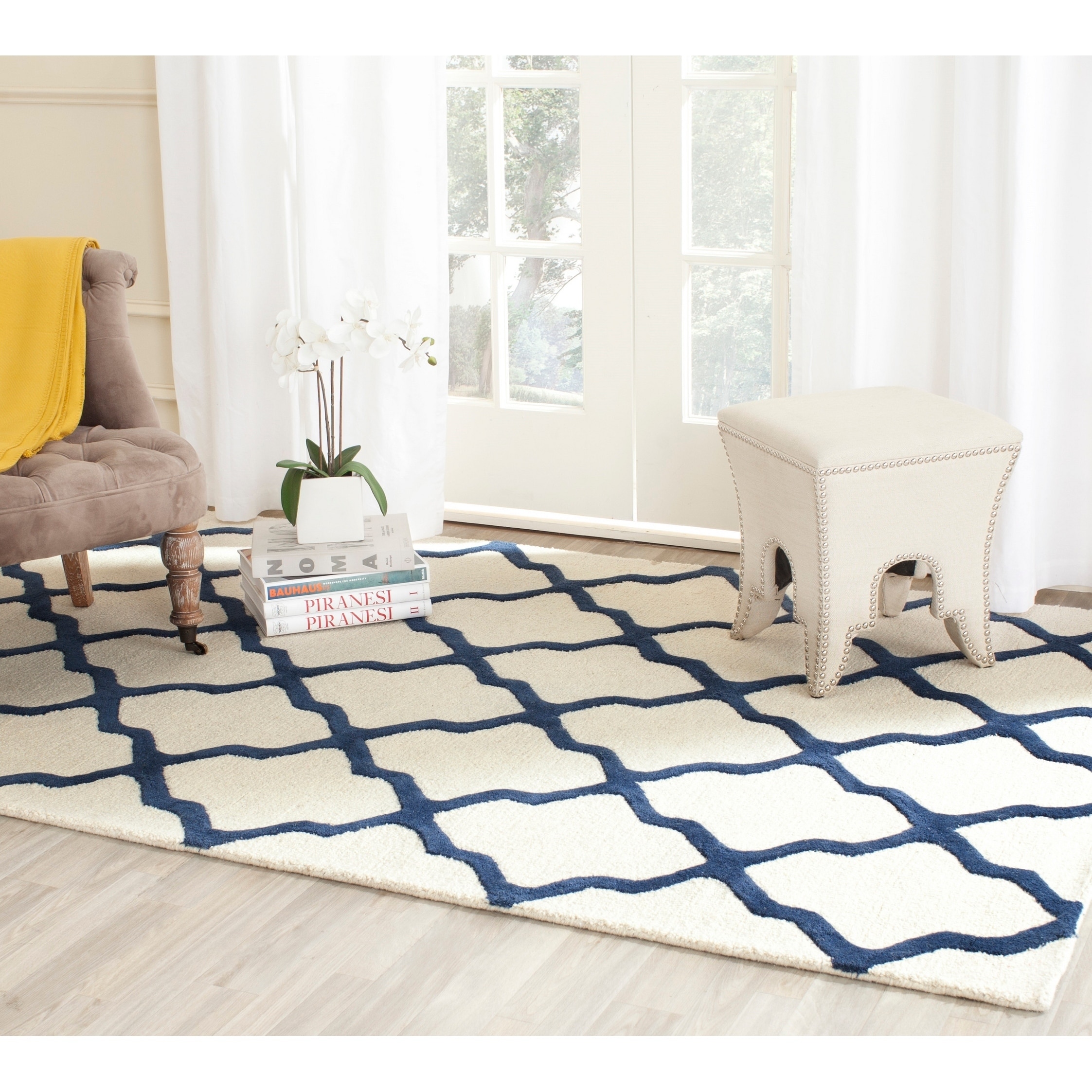 Safavieh Handmade Moroccan Cambridge Ivory/ Navy Wool Rug (4 X 6)