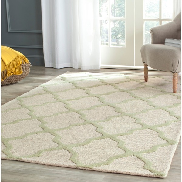 Safavieh Handmade Moroccan Cambridge Ivory/ Light Green Wool Rug - 8' x 10'